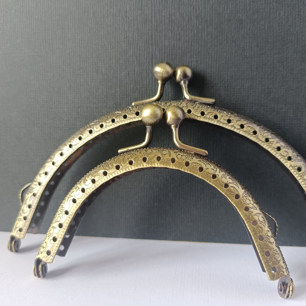 Metal Kiss-Clasp Purse Frame – Antique Bronze (2 Sizes)