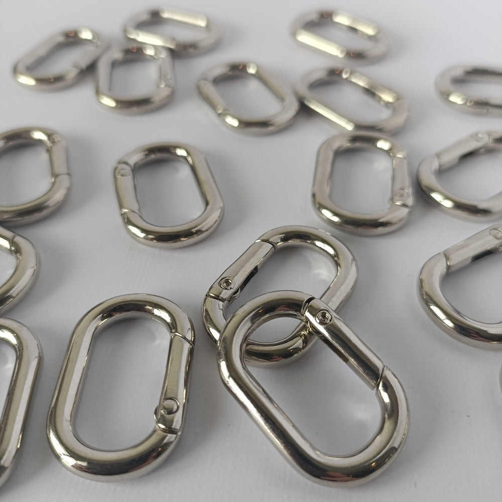 Spring Gate Oval Ring - Platinum - 31x20mm